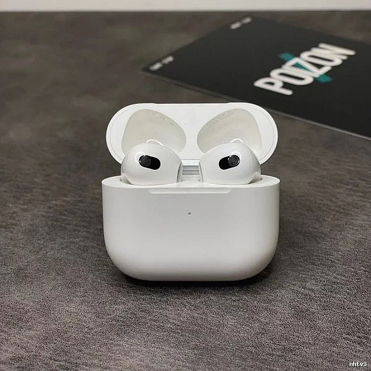 Apple AirPods Pro Earbuds in White