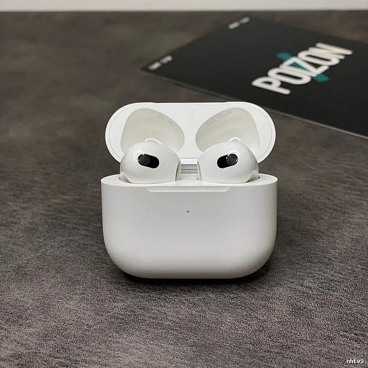 Apple AirPods Pro Earbuds in White
