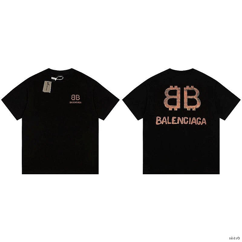 Balenciaga's trendy and cool black T-shirt.