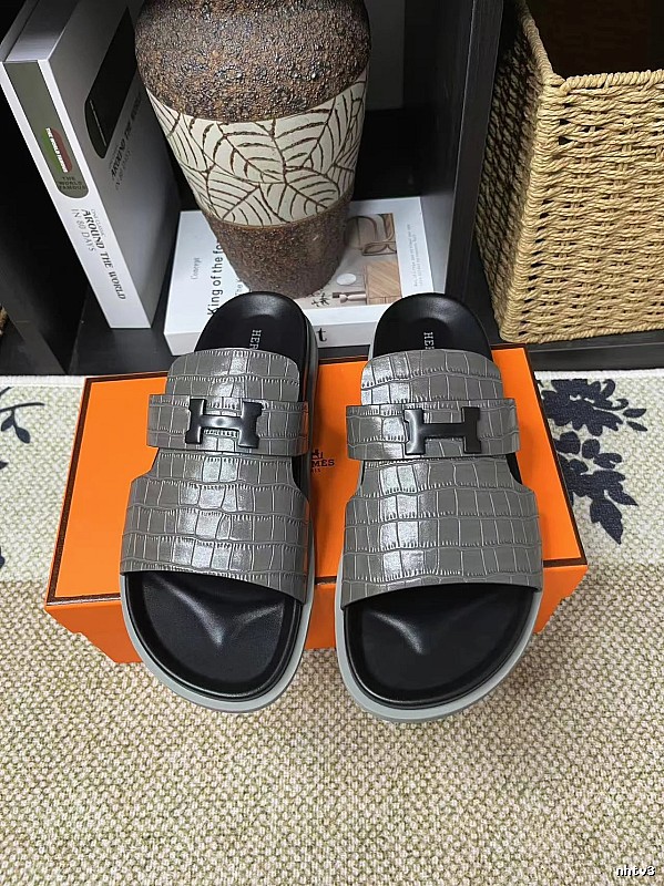 Hermès H-buckle Crocodile-Embossed Light Luxury Style Gray Slides