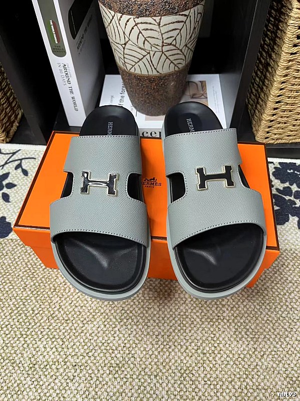 Hermès H-Buckle Light Luxury Style Light Gray Slide Sandals
