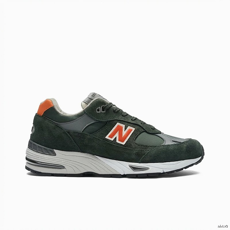 Retro style dark green of New Balance 990v3