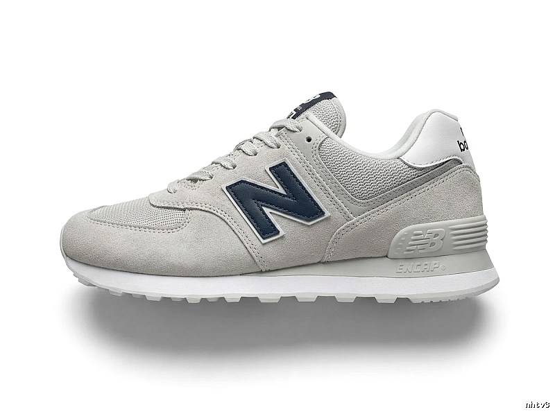 Retro-style grey sports shoes of New Balance